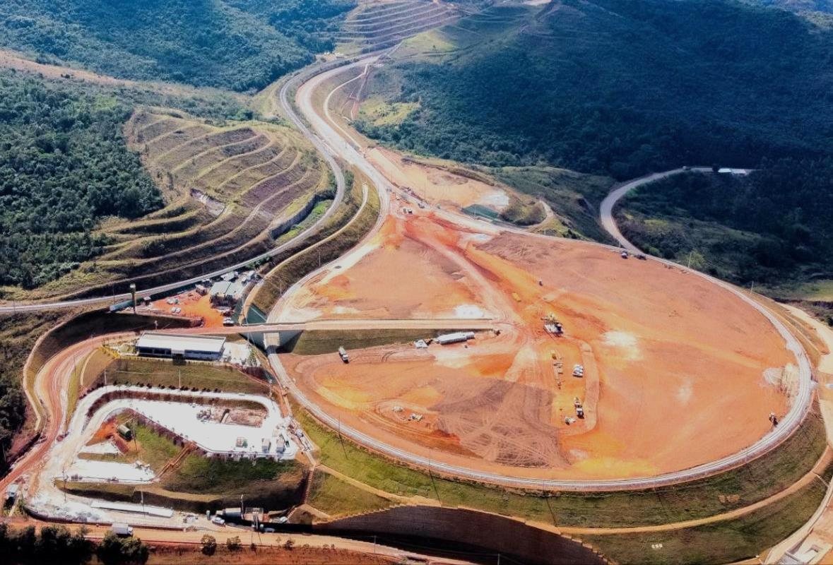 Carregamento de minério em Barão de Cocais, MG