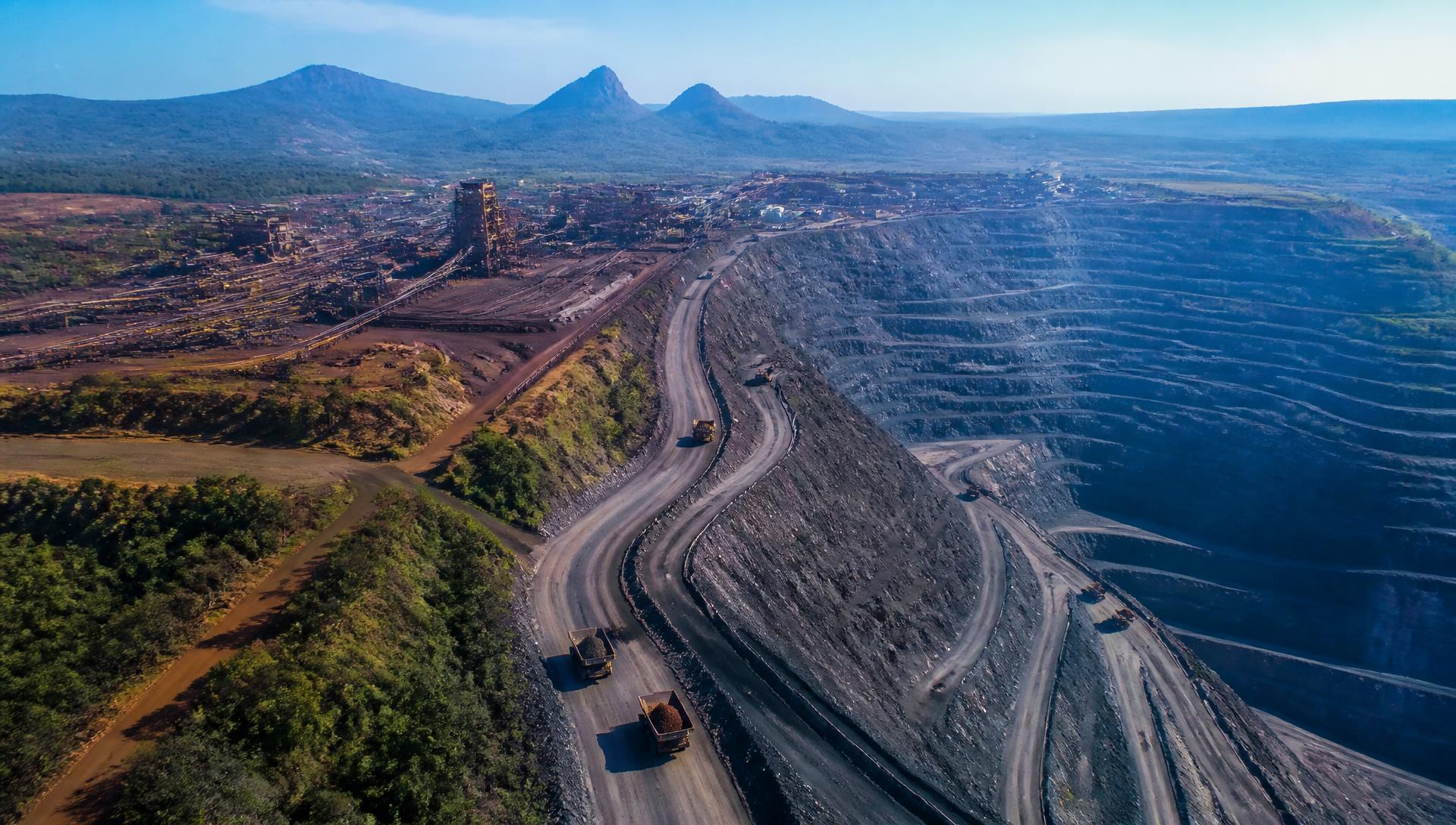 Complexo de mineração de minério de ferro em operação